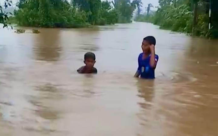 ফেনীর পরশুরামে বন্যায় ৭০ গ্রাম প্লাবিত, দুর্ভোগ চরমে